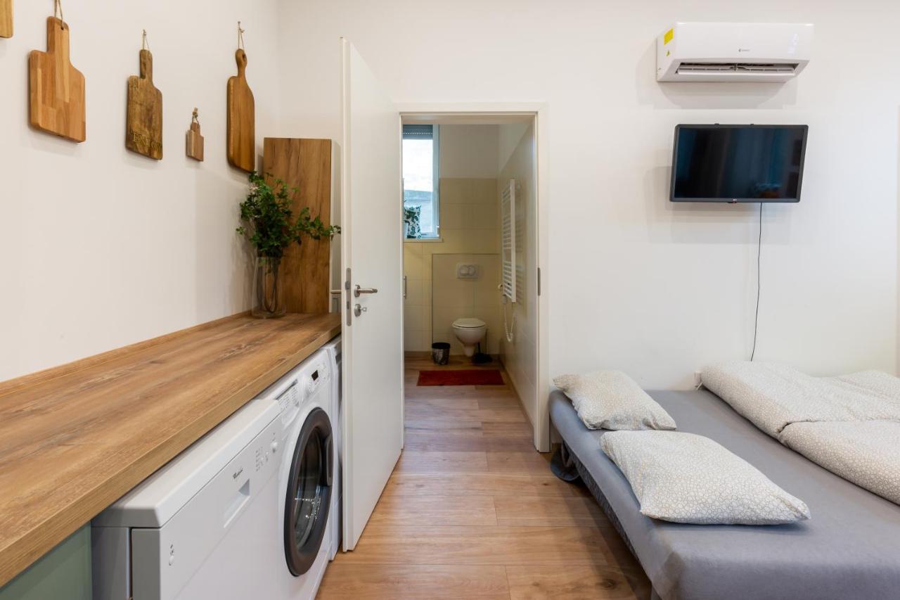 Industrial Style With Ac Steps To Gozsdu Apartament *